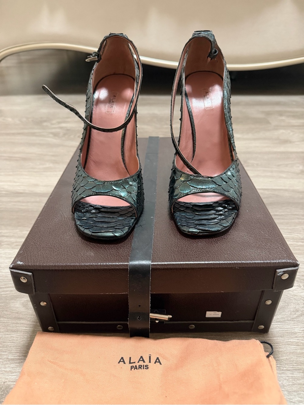 Alaïa Green Textured Python-Effect Peep-Toe Heels